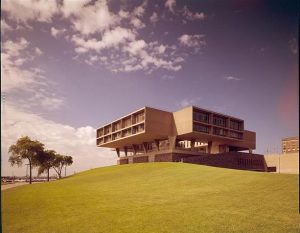 Photograph featuring the Milwaukee War Memorial, dedicated in 1957 and once home of the Milwaukee Art Center. 