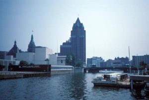 Photograph looking south on the Milwaukee River from the Juneau Avenue Bridge in 1989. 