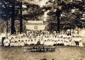 1916 photograph of students of the Zionist Jewish Folk School in Milwaukee. 